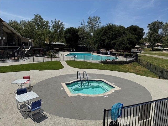 Detail Gallery Image 36 of 42 For 19110 Avenue of the Oaks #D,  Newhall,  CA 91321 - 2 Beds | 1 Baths