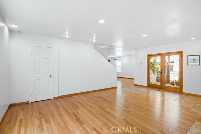 870 Rosecrans Avenue, Manhattan Beach, California 90266, 3 Bedrooms Bedrooms, ,2 BathroomsBathrooms,Residential,Sold,Rosecrans,SB21187159