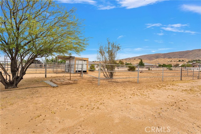 21978 Mojave Street, Apple Valley CA: https://media.crmls.org/medias/f7ff6d2c-32d2-4795-915f-2a6e88ac131f.jpg