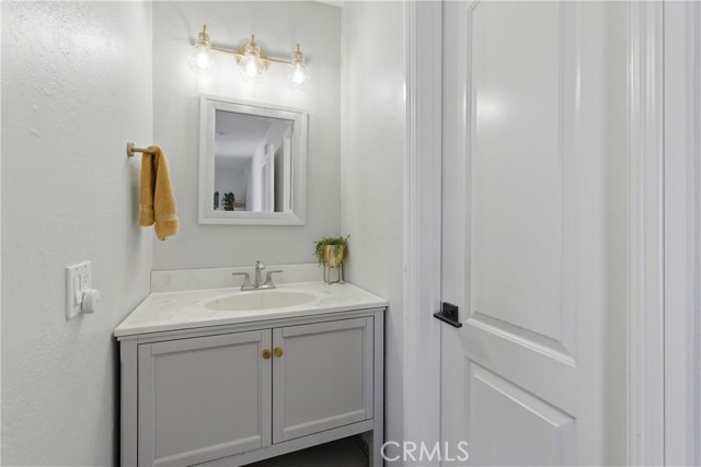 Detail Gallery Image 16 of 24 For 2100 W Palmyra #33,  Orange,  CA 92868 - 3 Beds | 1/1 Baths