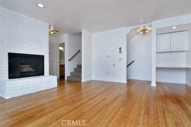 Detail Gallery Image 11 of 32 For 7240 Shirley #101,  Reseda,  CA 91335 - 3 Beds | 3 Baths