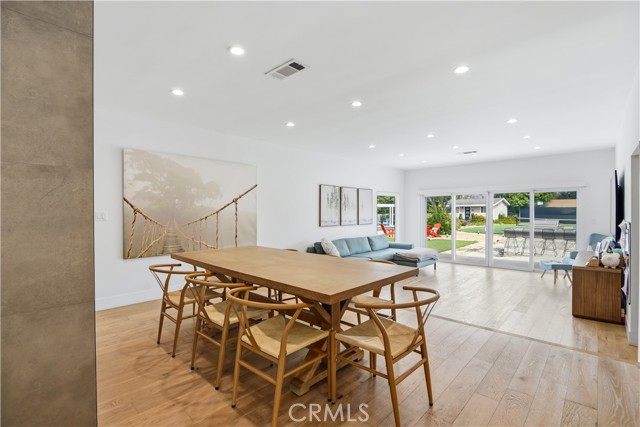 Detail Gallery Image 11 of 36 For 22637 Erwin St, Woodland Hills,  CA 91367 - 6 Beds | 5/1 Baths