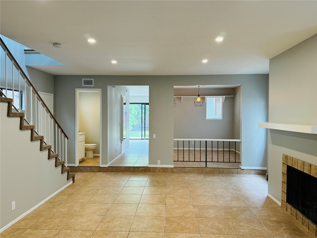 Detail Gallery Image 9 of 26 For 1304 Alabama St, Huntington Beach,  CA 92648 - 3 Beds | 2/1 Baths