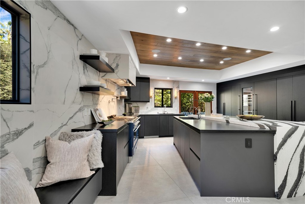 21. 2743 Laurel Canyon Boulevard Los Angeles, CA 90046