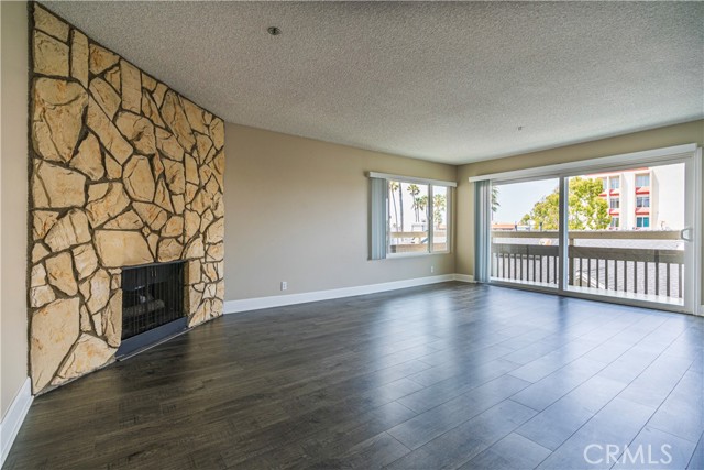 Detail Gallery Image 2 of 34 For 230 S Catalina Ave #303,  Redondo Beach,  CA 90277 - 2 Beds | 2 Baths