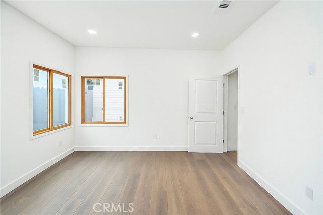 Detail Gallery Image 8 of 19 For 1350 E 8th, Long Beach,  CA 90813 - 2 Beds | 1 Baths