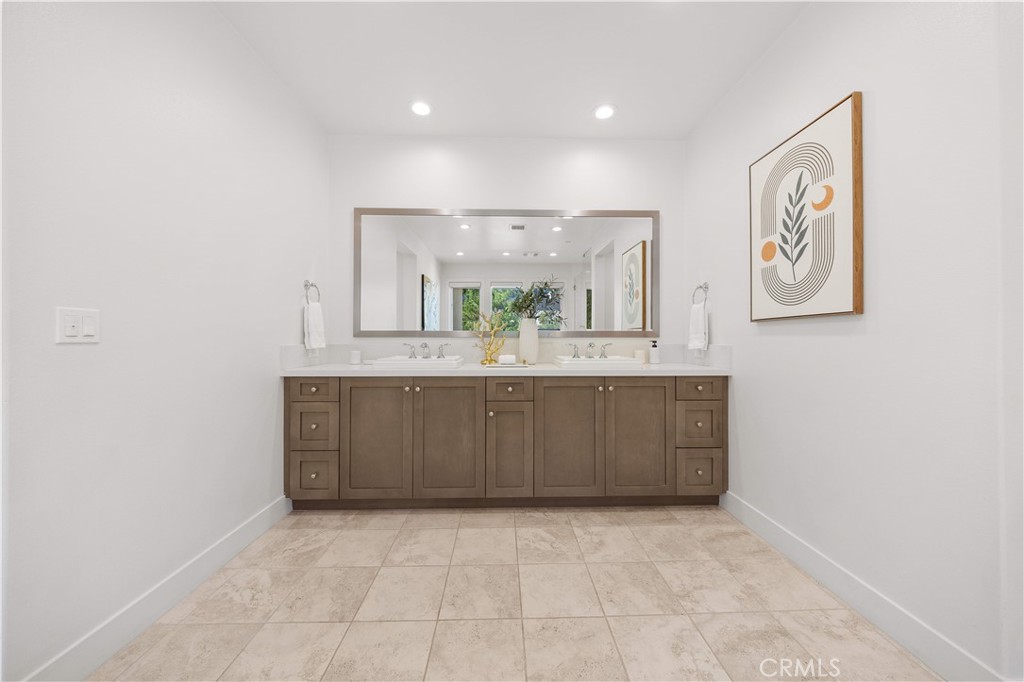 MLS #OC25251209 image #36