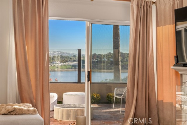 Detail Gallery Image 11 of 46 For 24 Cormorant, Newport Beach,  CA 92660 - 2 Beds | 2 Baths