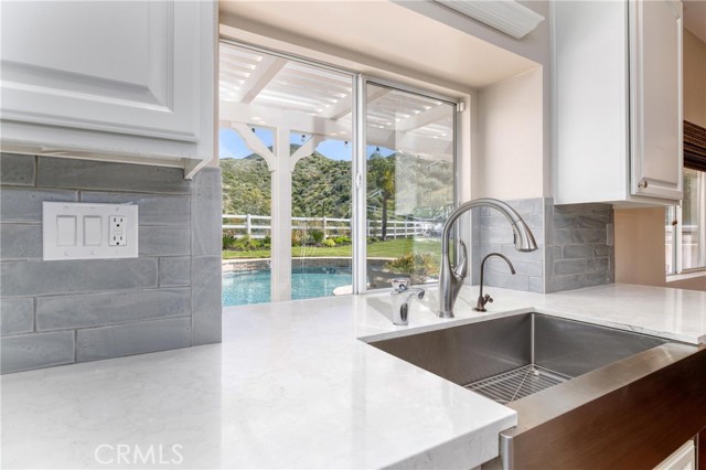 Detail Gallery Image 18 of 69 For 15257 Saddleback, Canyon Country,  CA 91387 - 6 Beds | 4/1 Baths