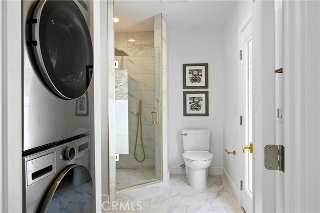 Detail Gallery Image 24 of 51 For 3900 Benedict Canyon Dr, Sherman Oaks,  CA 91423 - 3 Beds | 4 Baths