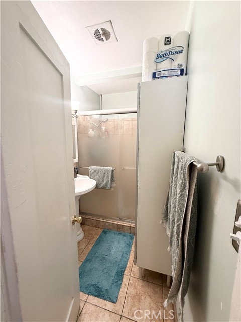 516 N Brand Boulevard, San Fernando CA: https://media.crmls.org/medias/f8042393-c577-4b51-b969-e9847ef9da2a.jpg