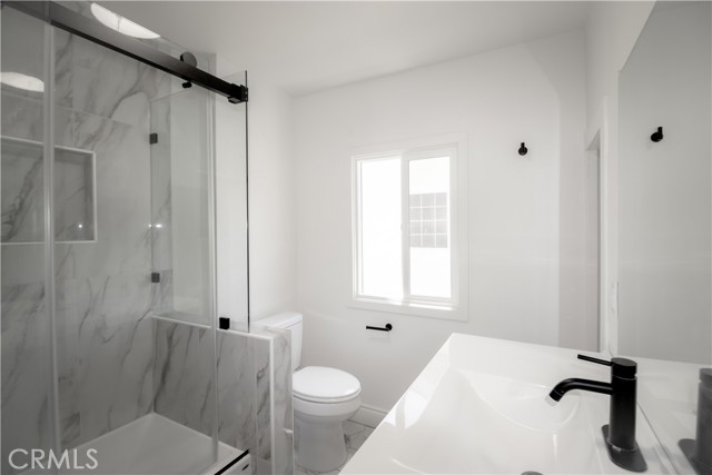 2101 Arlington Avenue, Los Angeles CA: https://media.crmls.org/medias/f804b04e-8254-4c2a-83f0-e1b18f3c62b5.jpg