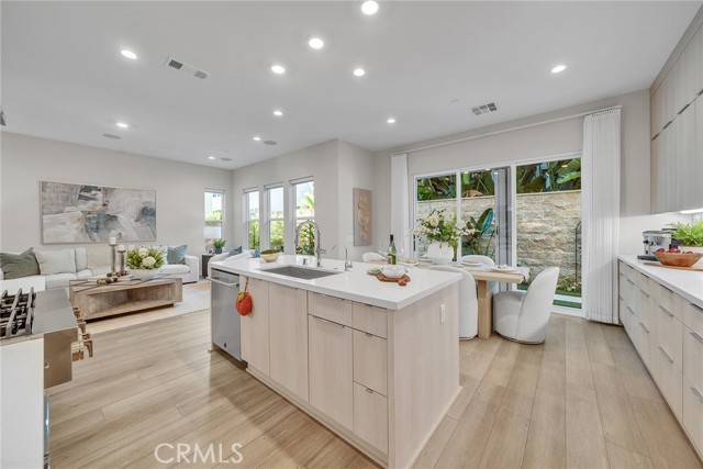 Detail Gallery Image 9 of 63 For 120 Parkland Alley, Lake Forest,  CA 92630 - 5 Beds | 4 Baths