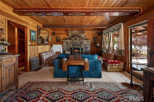 Detail Gallery Image 8 of 32 For 115 Lagunita Ln, Big Bear Lake,  CA 92315 - 4 Beds | 2 Baths