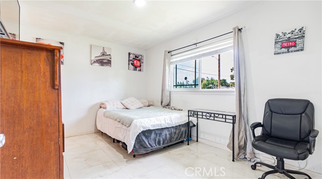 931 N Eucalyptus Avenue, Rialto CA: https://media.crmls.org/medias/f80746ca-6e6f-4c24-b422-ff24181317c9.jpg