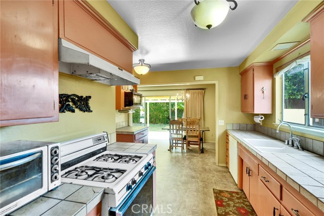 6650 Sale Avenue, West Hills CA: https://media.crmls.org/medias/f807a616-72ba-45ed-8e67-7fb87b156682.jpg