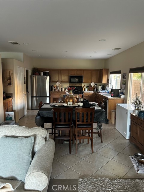 Detail Gallery Image 5 of 9 For 9656 Spyglass, Desert Hot Springs,  CA 92240 - 3 Beds | 3 Baths