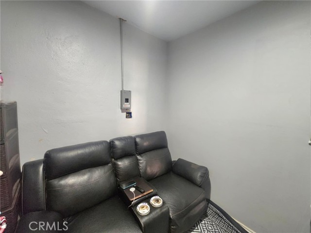Detail Gallery Image 40 of 47 For 8626 Laurel Canyon Bld, Sun Valley,  CA 91352 - 5 Beds | 3 Baths