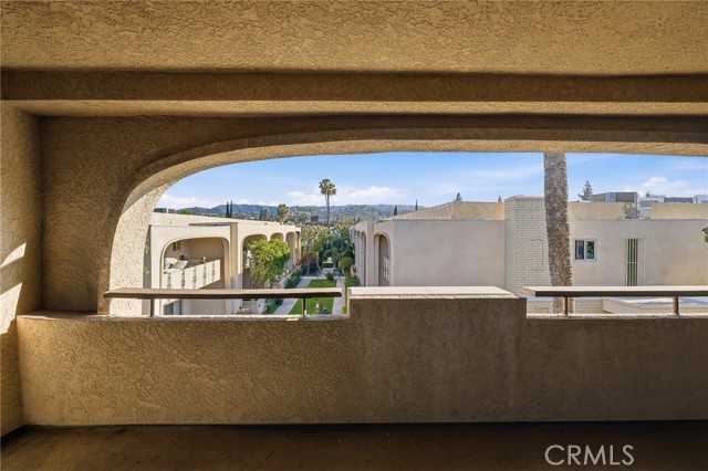 Detail Gallery Image 15 of 50 For 5330 Lindley Ave #305,  Encino,  CA 91316 - 2 Beds | 2 Baths