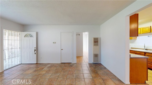 Detail Gallery Image 5 of 64 For 3930 Carmelina St, San Bernardino,  CA 92407 - 3 Beds | 1/1 Baths