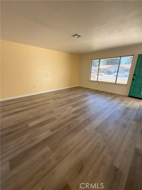 Detail Gallery Image 3 of 15 For 749 Junipero Ct, Merced,  CA 95348 - 3 Beds | 2 Baths
