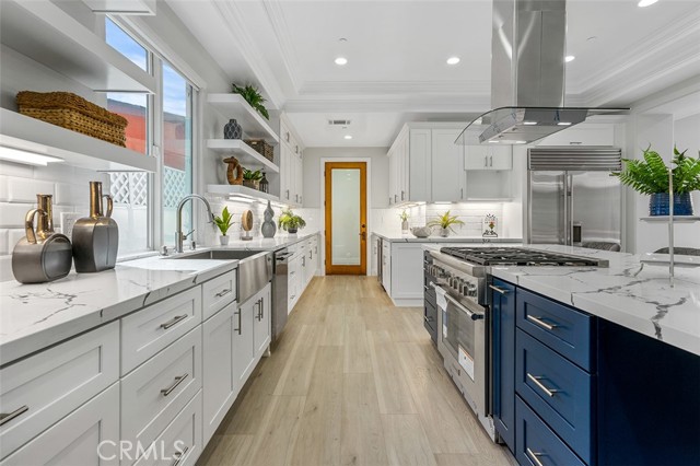 Detail Gallery Image 17 of 74 For 508 Westminster Ave, Newport Beach,  CA 92663 - 5 Beds | 5/1 Baths