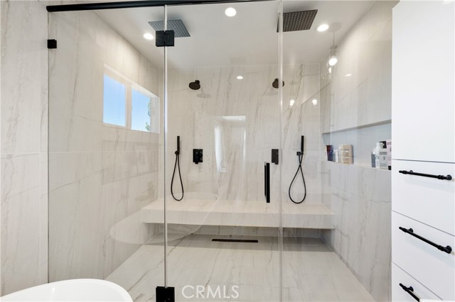 Detail Gallery Image 9 of 69 For 23202 Aetna St, Woodland Hills,  CA 91367 - 5 Beds | 4 Baths