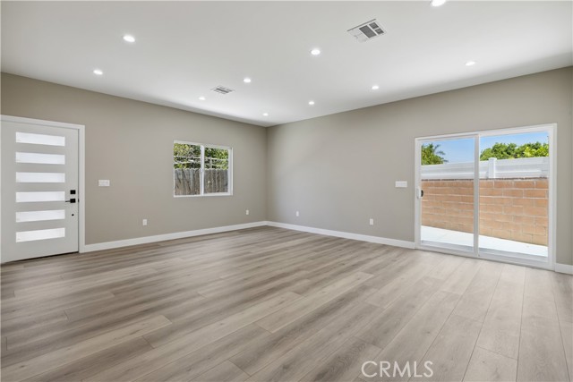 Detail Gallery Image 1 of 23 For 9754 Laramie Ave, Chatsworth,  CA 91311 - 3 Beds | 2 Baths