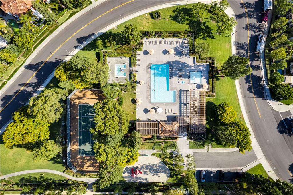 https://media.crmls.org/medias/f80e1e2f-5d4c-44da-b553-f0886bdd3b33.jpg?preset=X-Large