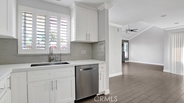 Detail Gallery Image 7 of 32 For 2524 Elden Ave #K-4,  Costa Mesa,  CA 92627 - 2 Beds | 2/1 Baths