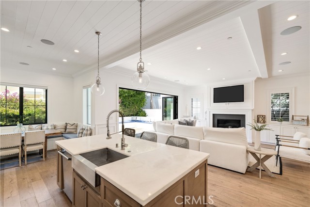 2001 Oak Avenue, Manhattan Beach, California 90266, 5 Bedrooms Bedrooms, ,5 BathroomsBathrooms,Residential,For Sale,Oak,SB25183354