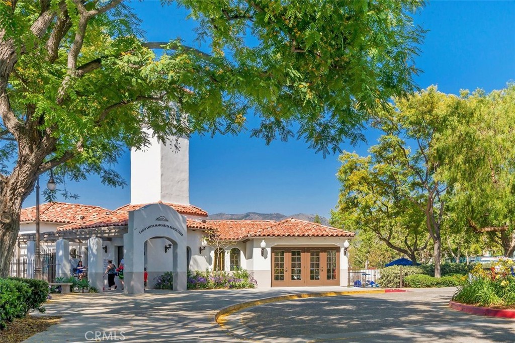 https://media.crmls.org/medias/f8102d69-61a7-4524-989b-dc639001c698.jpg?preset=X-Large