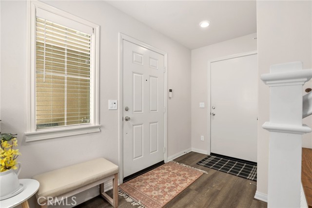 Detail Gallery Image 4 of 28 For 14104 W Birch Ln, Van Nuys,  CA 91405 - 3 Beds | 3 Baths