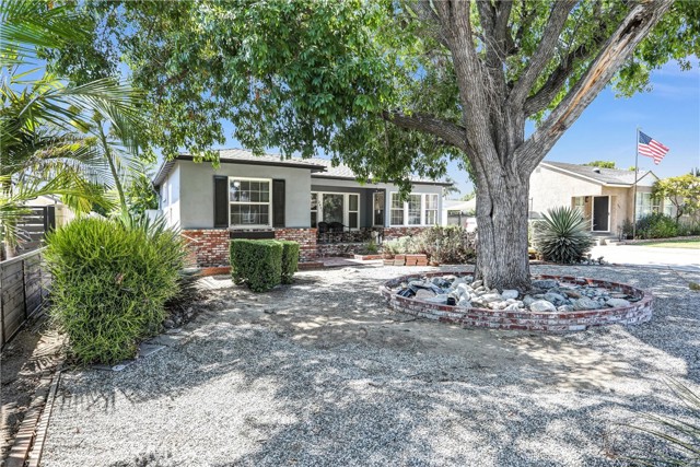 2451 Graydon Avenue, Monrovia CA: https://media.crmls.org/medias/f8110eeb-aa2e-4bb9-af39-ac0abe130392.jpg