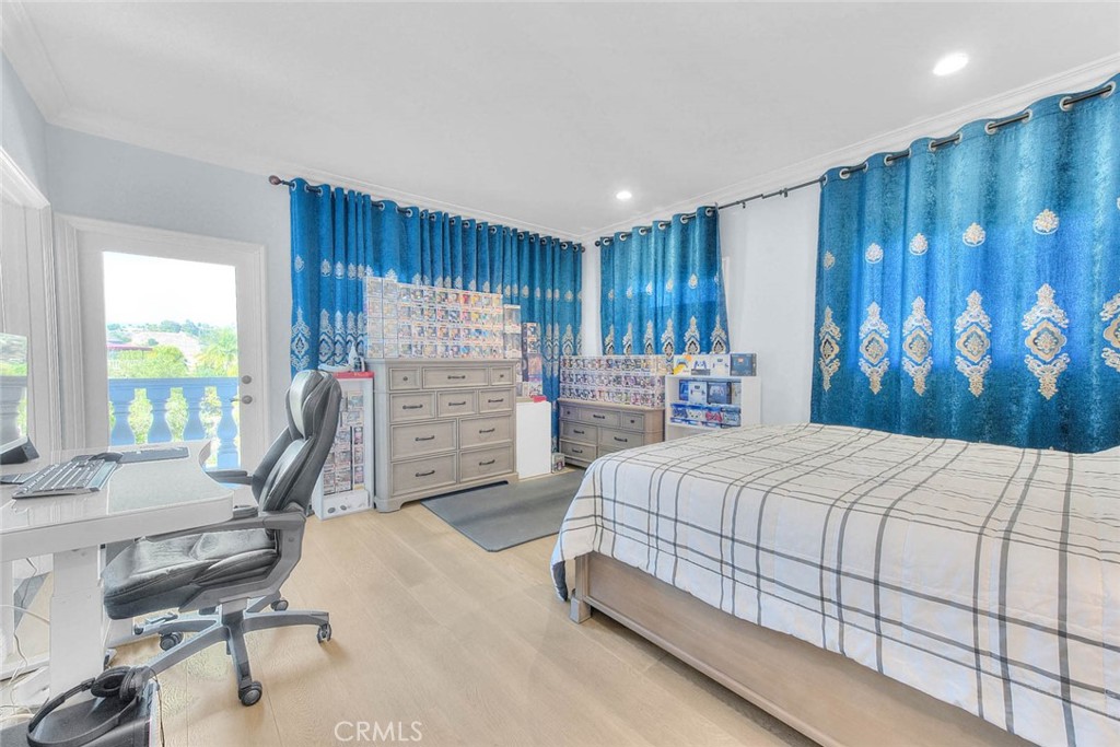 https://media.crmls.org/medias/f8114ba7-5833-41ec-ac23-390f72e73b0f.jpg?preset=X-Large