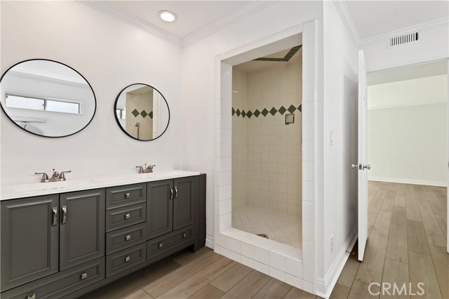 Detail Gallery Image 13 of 22 For 5531 Valerie Ave, Woodland Hills,  CA 91367 - 4 Beds | 2/1 Baths