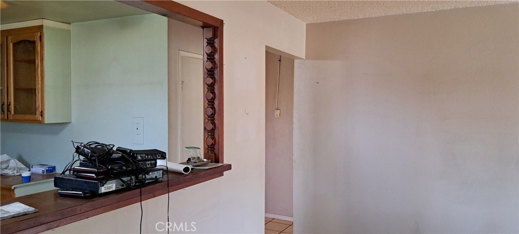 https://media.crmls.org/medias/f81848fa-b21d-4d7b-a25f-1fc3234c36ca.jpg?preset=X-Large