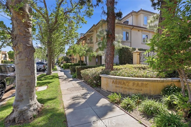 Detail Gallery Image 25 of 30 For 143 N Arnaz Dr #105,  Beverly Hills,  CA 90211 - 3 Beds | 2/1 Baths