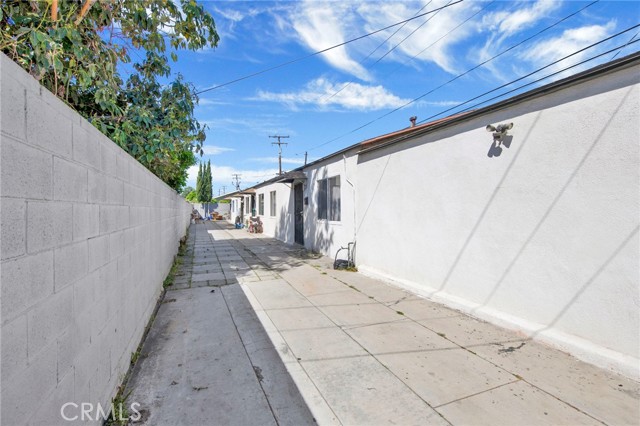 Detail Gallery Image 10 of 13 For 5517 Loma Vista, Maywood,  CA 90270 - – Beds | – Baths