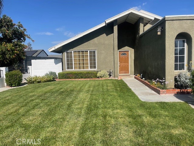 5674 Avenue Juan Bautista, Jurupa Valley CA: https://media.crmls.org/medias/f8191adb-dfeb-40c1-9cf7-1da6f9f3afbe.jpg