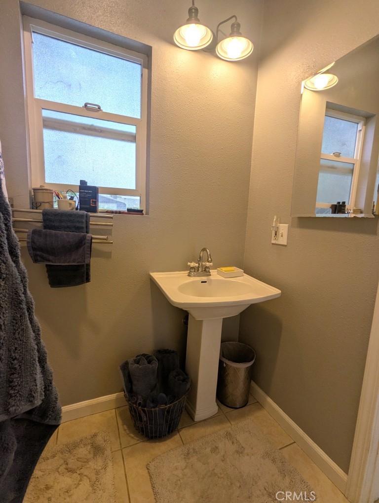 https://media.crmls.org/medias/f8195334-eb55-4540-95f8-699a54cb5ec0.jpg?preset=X-Large