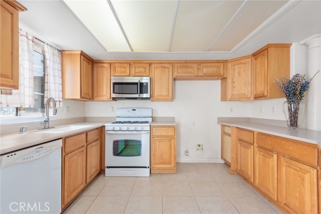535 W D Street, Ontario CA: https://media.crmls.org/medias/f819c0f3-c8fc-4da1-a5fe-98db00838895.jpg