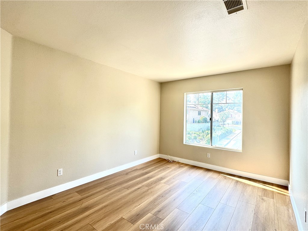 https://media.crmls.org/medias/f819f7a9-dcb5-4100-ae22-eb1c189dc08a.jpg?preset=X-Large