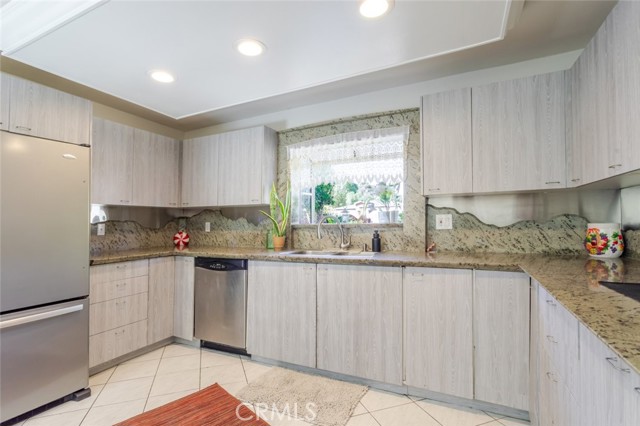 Detail Gallery Image 16 of 34 For 19026 Keswick, Reseda,  CA 91335 - 2 Beds | 2 Baths