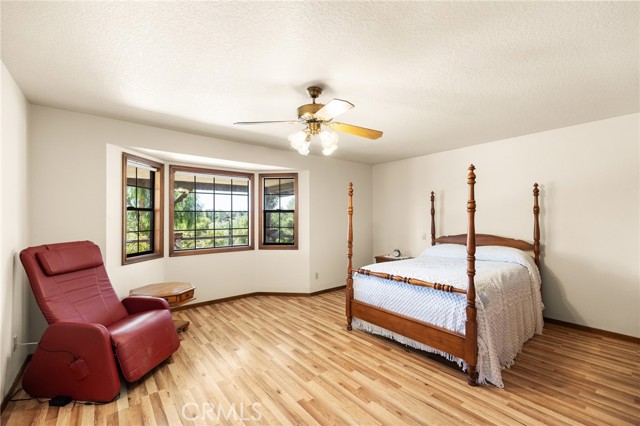 Image 31 of 58 For 41050 Mesa Robles Circle