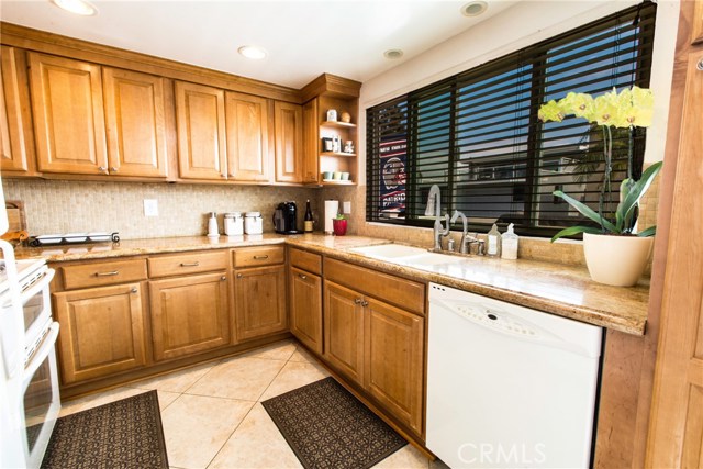 1079 Loma Drive, Hermosa Beach, California 90254, 2 Bedrooms Bedrooms, ,3 BathroomsBathrooms,Residential,Sold,Loma,SB17217522