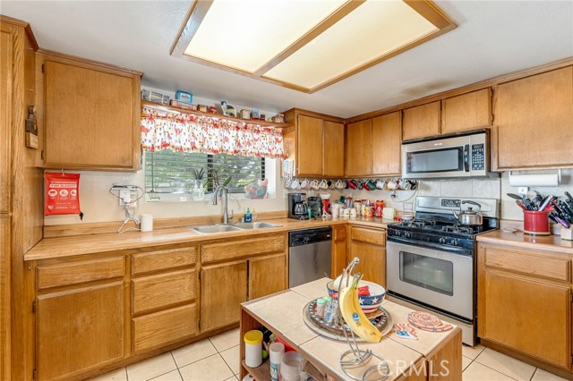 Detail Gallery Image 10 of 31 For 11870 9th, Hesperia,  CA 92345 - 3 Beds | 2 Baths