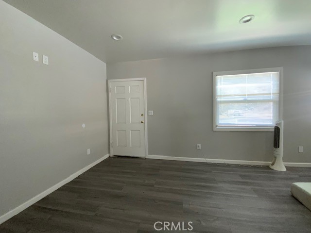 https://media.crmls.org/medias/f81c2f0d-732c-46a1-82fb-fe5e885fee55.jpg?preset=X-Large