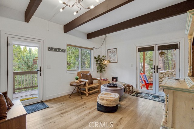 875 Brentwood Drive, Lake Arrowhead CA: https://media.crmls.org/medias/f81d15f1-ba54-42ec-938e-b0a41ad88705.jpg