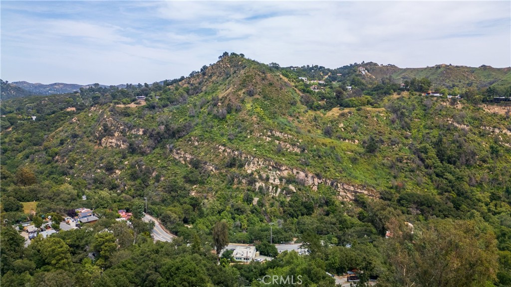 https://media.crmls.org/medias/f81d4b5a-75d5-4f73-a5e9-e6c0ca64e313.jpg?preset=X-Large